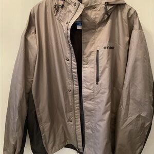 Columbia Men's Tan/Gray Jacket with Omni-shield. 
(Size XL)
